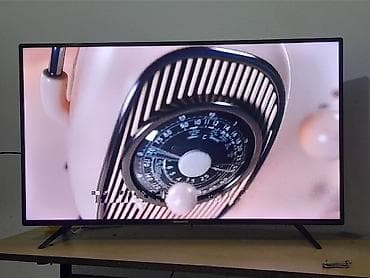 Телевизор Skyworth, диагональ около 43" (108 см). Тонкие рамки