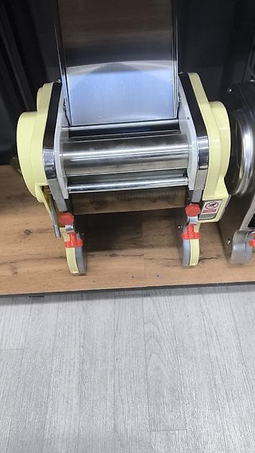 Оборудование для фастфудов: Профессиональная машина для раскатки теста (тестораскатка) - Два — 1