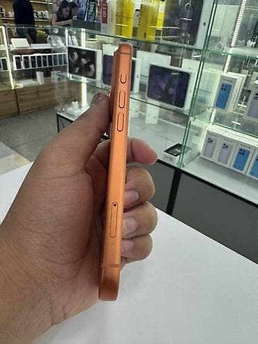 iphone 15 mini: IPhone 17 Pro, 256 ГБ, в оранжевом цвете корпуса. Смартфон с плоскими — 5