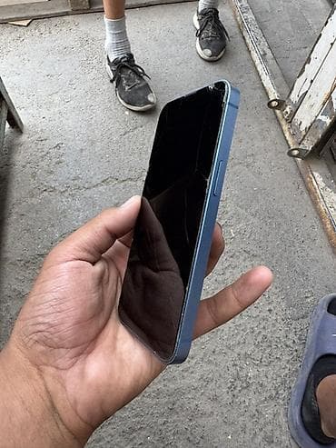телефоны разбитые: IPhone 13, синий корпус Характеристики и детали: - Экран 6.1", Face — 5
