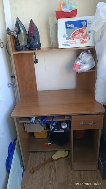 помошник стол: Комплект офисной мебели, Б/у, Полка, ДСП, Самовывоз — 1