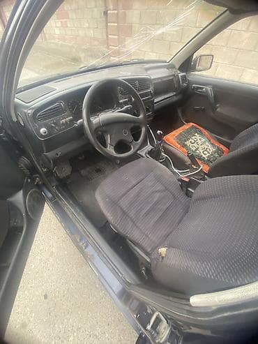 Volkswagen: Volkswagen Vento: 1992 г., Механика, Седан — 4