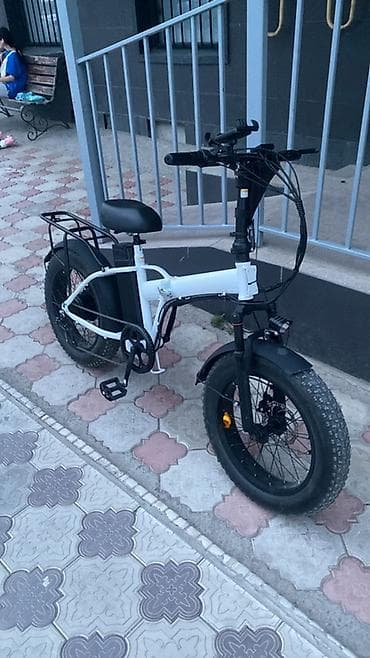 Велосипеды: Складной электровелосипед с толстыми колесами (fat-tire), белая рама — 1