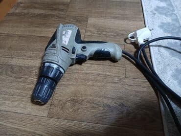 Наборы инструментов: Сетевой дрель‑шуруповерт с патроном под биты и сверла Описание: - — 2