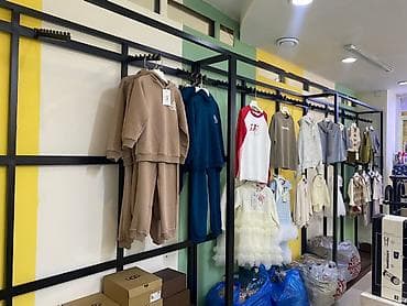 стеляж: 2 полки для одежды в отличном состоянии ✨ Размеры: высота 2300, длина — 3