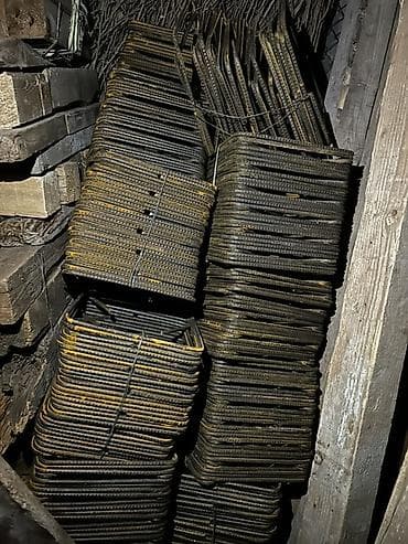 Пилы: Гнутые хомуты/скобы из арматуры для армирования железобетона.

- 40х40 — 1