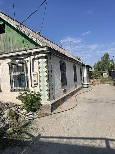 дешёвые дома: Дом с участком в 12 соток расположен от трассы 300 метров. Рядом — 4