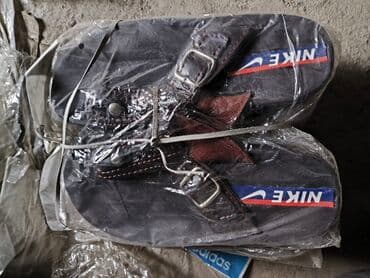 Киреге берилүүчү кийимдер: Мужские и женские шлёпанцы/сланцы разных моделей. Особенности: - — 4