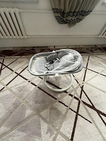 светится и играет музыка: Электронный шезлонг-качалка для новорождённых - Тип: автоматическая — 1