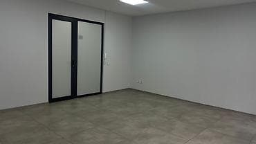 Ковролин: Ижарага берем Кеңселерди ижаралоо, 33 м², Бизнес борборунда, 1-катар, Өзүнчө ашканасы менен, Өзүнчө кире бериши менен — 8