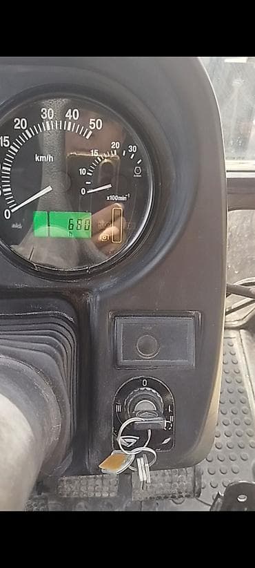 Трактор МТЗ Беларус 892.2 с фронтальным погрузчиком КУН-10. Шу