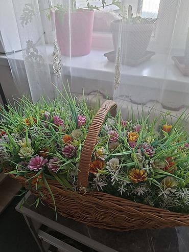Декоративные композиции из искусственных цветов и зелени - Плетёные at lalafo.kg Декоративные композиции из искусственных цветов и зелени - Плетёные