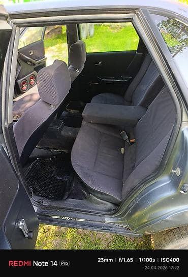 что за машина: Audi 80: 1992 г., Седан — 9