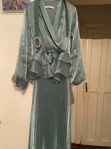 зеленое платье большого размера: Продаю нарядное платье вживую смотрится очень богато и красиво — 3