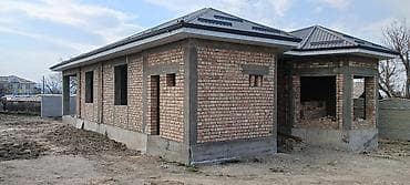 дом продам: Кунтуу центр шикарная выход на все улицы. Золотой квадрат. Участок — 2