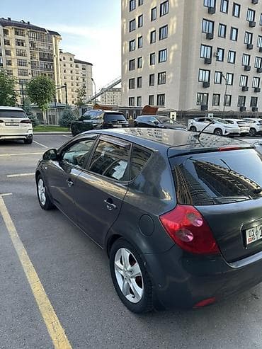 devo matiz: Kia Ceed: 2009 г., 1.6 л, Механика, Бензин, Хэтчбэк — 3
