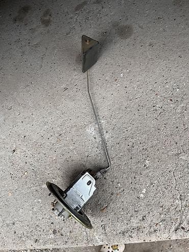 step rf3: Датчик уровня топлива Toyota 2000 г., Б/у, Оригинал — 3