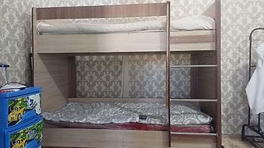 Двухъярусные кровати: Двухъярусная кровать из ЛДСП - Компактная модель с двумя спальными — 1