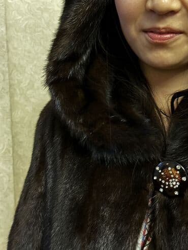 срочно в связи с переездом: Шуба, Норка, По колено, С капюшоном, M — 2