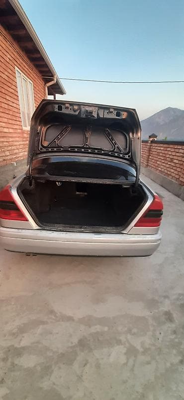 буксиры: Mercedes-Benz C-Class: 1994 г., 2.8 л, Механика, Бензин, Седан — 7