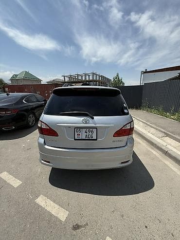фара на 211: Toyota Avensis Verso: 2004 г., 2.4 л, Механика, Бензин, Минивэн — 2