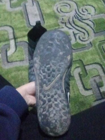 ботуй: Футбольные бутсы/сороконожки Nike с высоким носком-манжетой. - Тип — 5