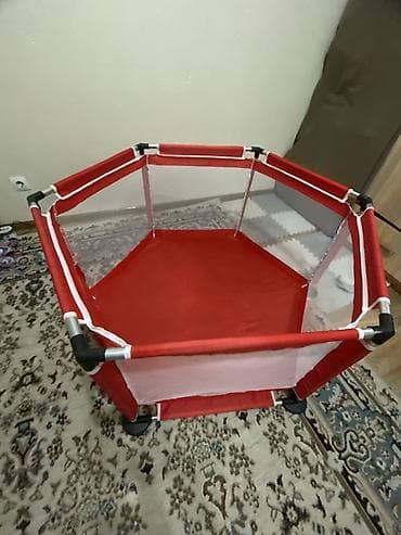 надувной басейин: Детский сухой бассейн шестигранной формы, красного цвета,некоторые — 3