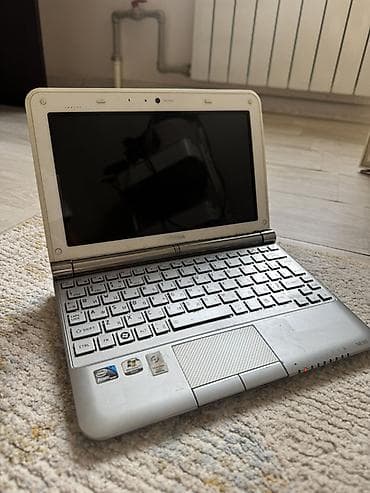 Нетбук Toshiba NB305 () - Компактный дисплей, удобный формат для
