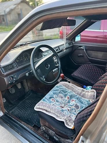 Унаа сатуу: Mercedes-Benz W124: 1988 г., 3 л, Кол менен иштөөчү, Седан — 8