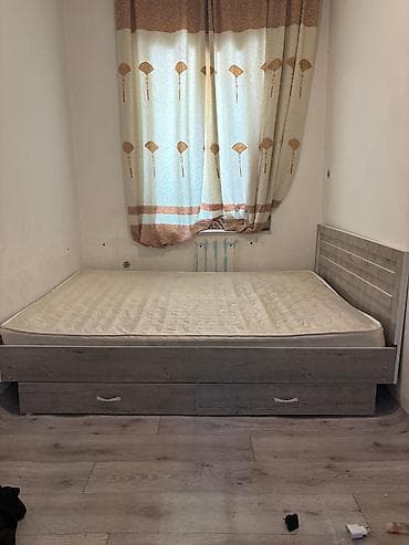 двухспальная кровати: Двухспальная кровать с матрасом и выдвижными ящиками для хранения — 4