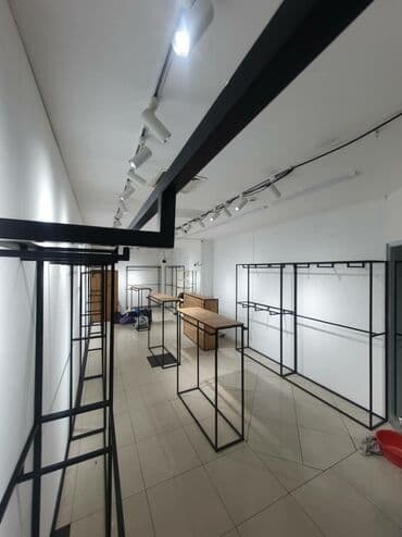 оборудование в бутик: Срочно! Торговое оборудование : Вешалки! Кронштейны! Полки! Столы — 2