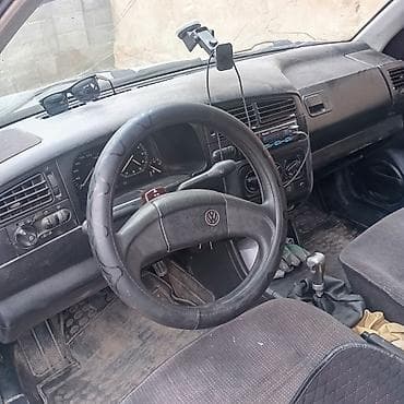 задаю: Volkswagen Golf: 1993 г., 1.4 л, Ручные, Бензин, Хэтчбэк — 7