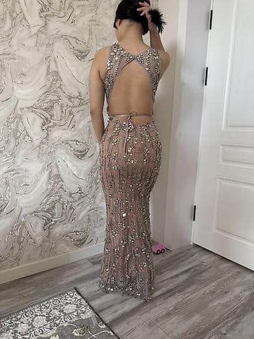 кызыл кия кыз: Кече көйнөгү, Суу периси, Узун модель, Жеңдери жок, Далысы ачык, S — 2