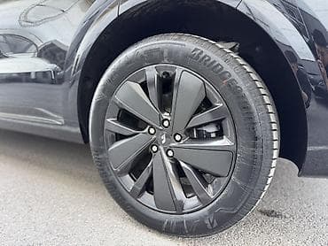 denza n9: Lixiang L6: 2025 г., Гибрид, Кроссовер — 9