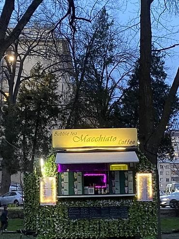 место для кофейни: Продаю кофейню на колесах Имеется холодильник, морозильник — 2