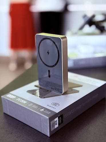 на аккумуляторе: Внешний аккумулятор WiWU с поддержкой MagSafe - Емкость: 10000 мА·ч — 4