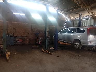 Автосервис / автомастерская с подъемниками - Просторный закрытый бокс