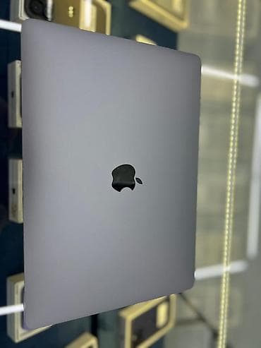 Apple MacBook Pro 13.3" Space Gray - Экран: 13.3-дюймовый Retina