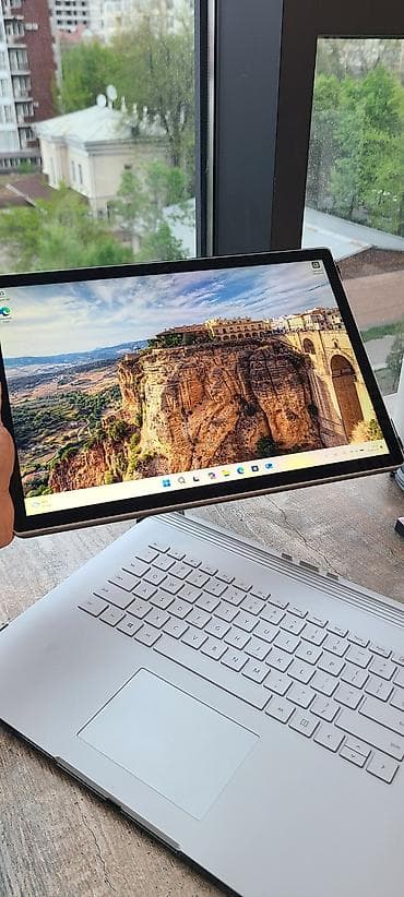 💻 Microsoft Surface Book 2 15″ — i7 / GTX 1060 / 16GB / 256GB 🔥