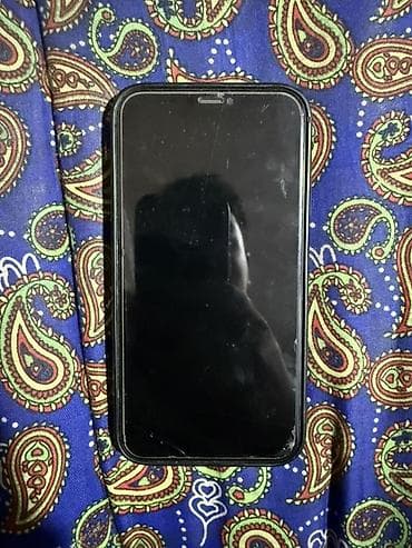 Смартфон Apple iPhone 11,заднее крышка сломана а так все хорошо