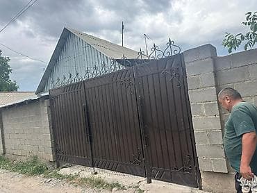 Продажа домов: Кунтуу айылынан,жашаганга даяр там сатылат,участогу 5-соток,6-комнат — 1