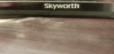 Телевизор Skyworth, диагональ экрана около 50 дюймов (замеры по