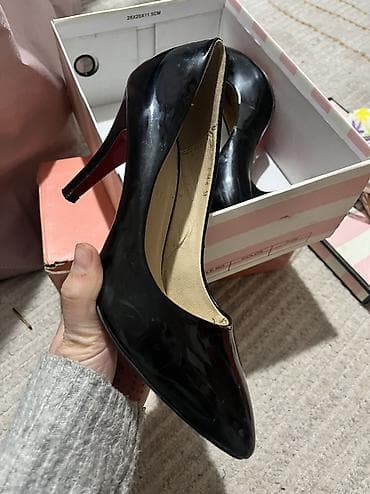 Каблук


Состояние 6/10
Очень удобно сидит на ногах