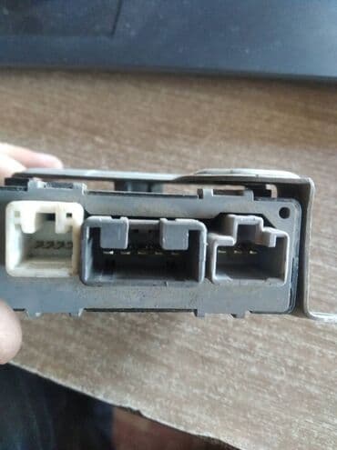 изготовление чип ключа для автомобиля: Toyota Estima ЭБУ двери, Тойота Эстима электронный блок двери — 2