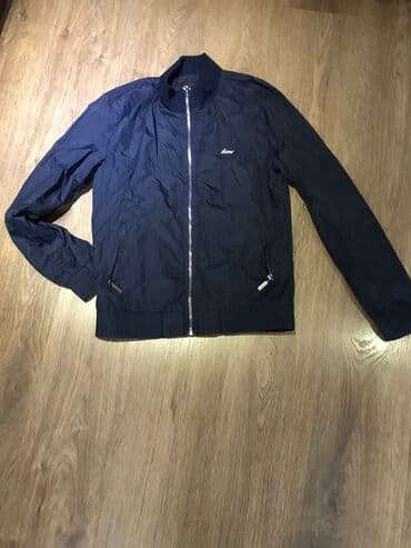 срочно продаю в связи с переездом: Продаю весенние, подростковые куртки в отличном состоянии. Черная под — 4