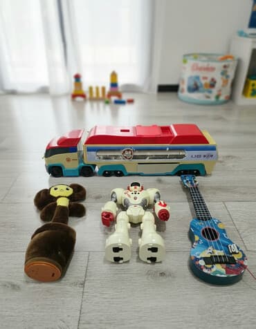 купить детский трактор с прицепом: Продаю игрушки в отличном состоянии. Длина машинки 70 см высота 20 см — 1