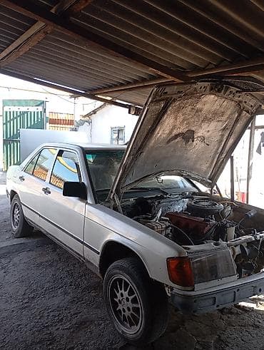 Mercedes-Benz 190: 1985 г., 2 л, Бензин, Седан — 4