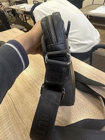 Красота и здоровье: Мужская сумка через плечо (кросс-боди) - Материал: черная — 1