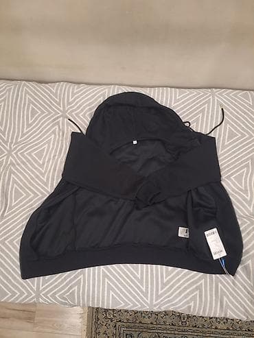 Пальто: Новая, мягкая толстовка. Ни разу не одевал, плюс ещё есть этикетка — 3