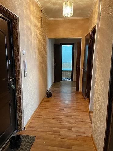 Светлая комната с окном на город. Внутри: - двуспальная кровать с — 8